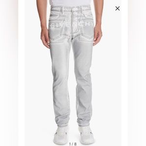 Givenchy
Reflective Paint Straight
Leg Jeans size 34